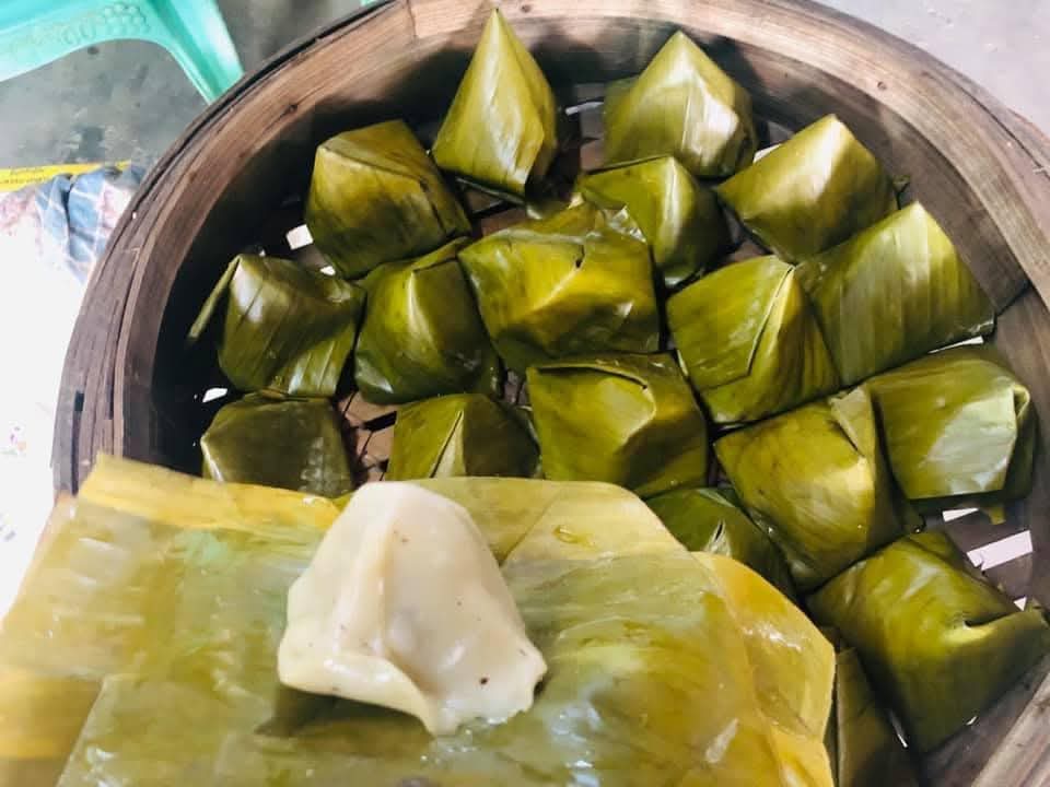 မုန့်ဖက်ထုပ် Mont phet htok